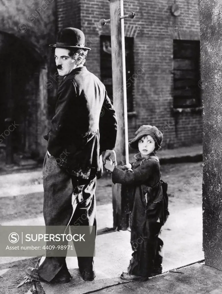 CHARLIE CHAPLIN and JACKIE COOGAN in THE KID (1921), directed by CHARLIE CHAPLIN.