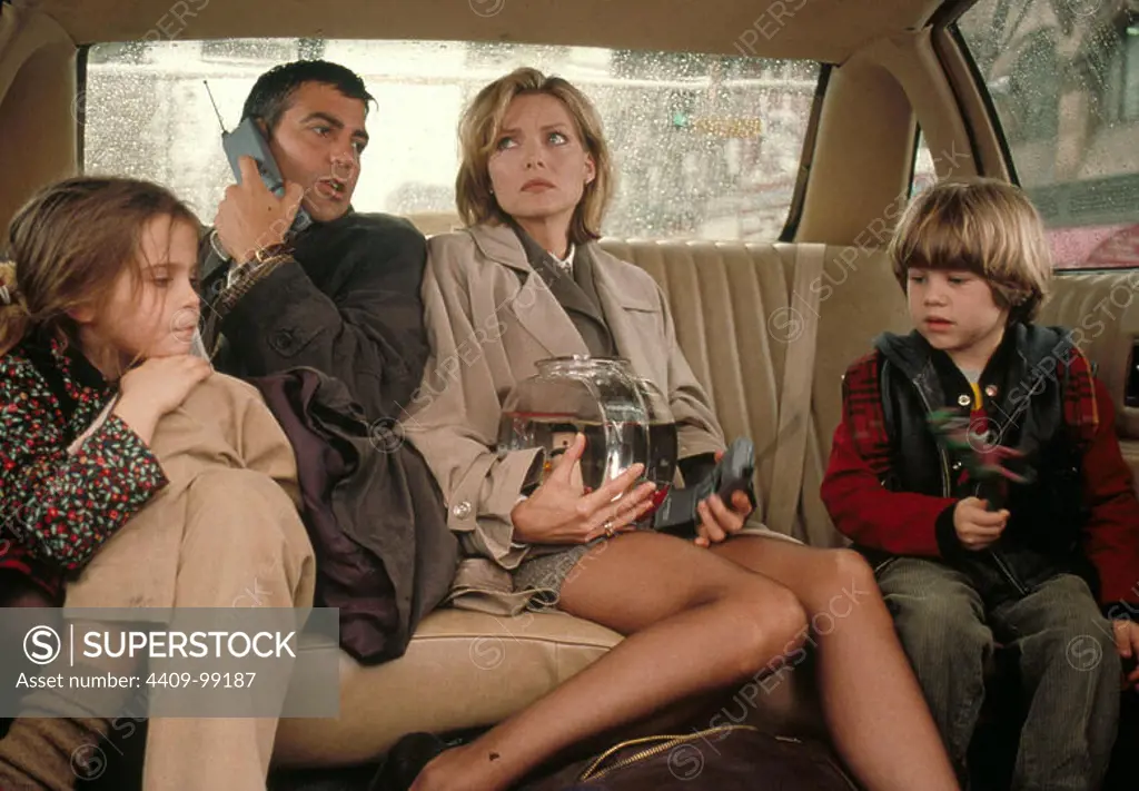 GEORGE CLOONEY, MICHELLE PFEIFFER, MAE WHITMAN and ALEX D. LINZ in ONE FINE DAY (1996), directed by MICHAEL HOFFMAN.