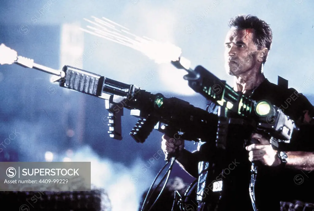 ARNOLD SCHWARZENEGGER in ERASER (1996), directed by CHARLES RUSSELL.