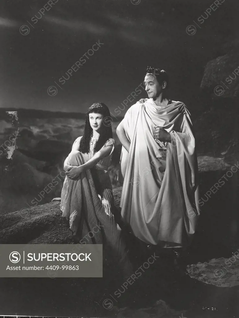 VIVIEN LEIGH and CLAUDE RAINS in CAESAR AND CLEOPATRA (1945).
