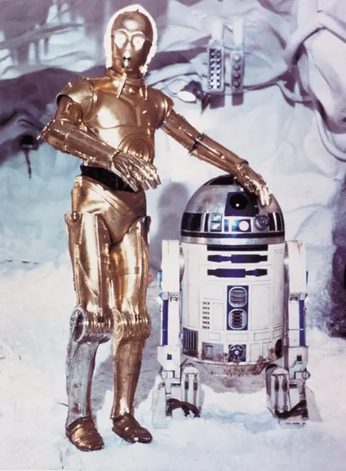 KENNY BAKER and ANTHONY DANIELS in STAR WARS: EPISODE IV-A NEW HOPE (1977), directed by GEORGE LUCAS.