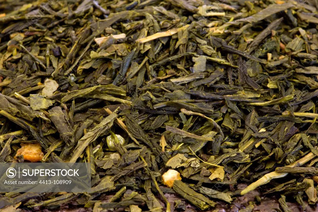Chinese green tea with pieces of Citrus