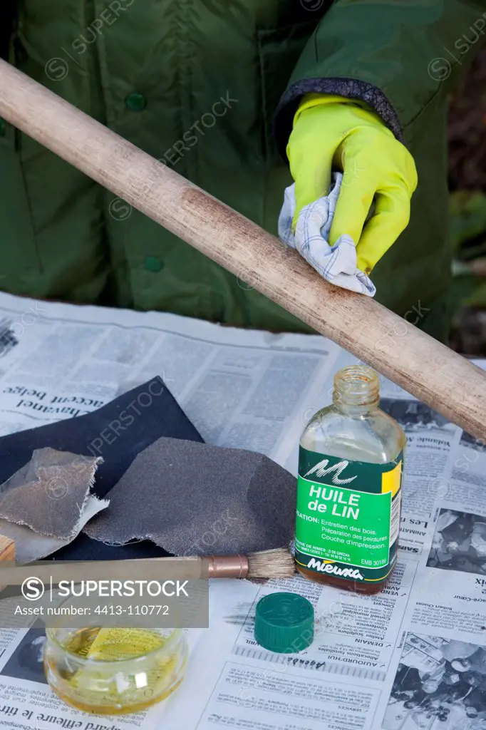 Fork-spade maintenance in a garden