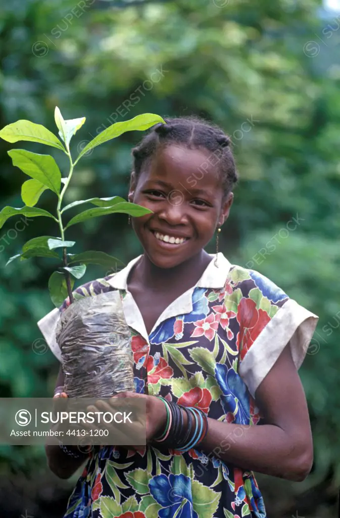 Project WWF of afforestation by schoolgirls Madagascar
