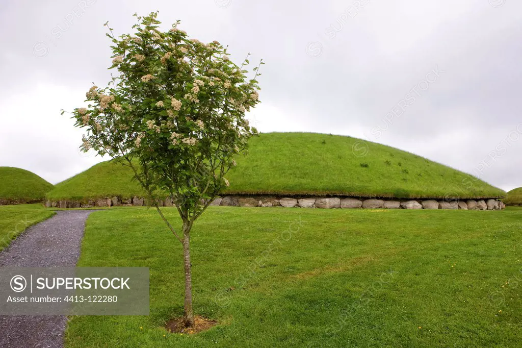 Knowth a neolithic passage grave Irland