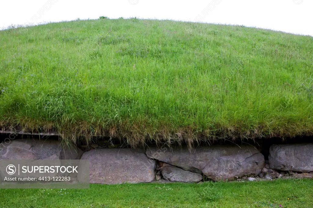 Knowth a neolithic passage grave in Irland