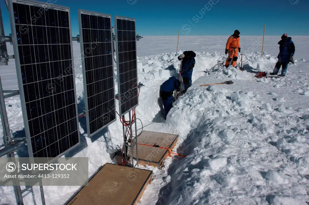 Installing Seismic StationConcordia Antarctic
