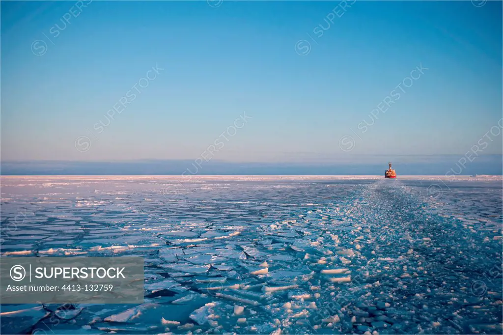 Icebreaker 'Louis St. Laurent' Northwest Passage Canada