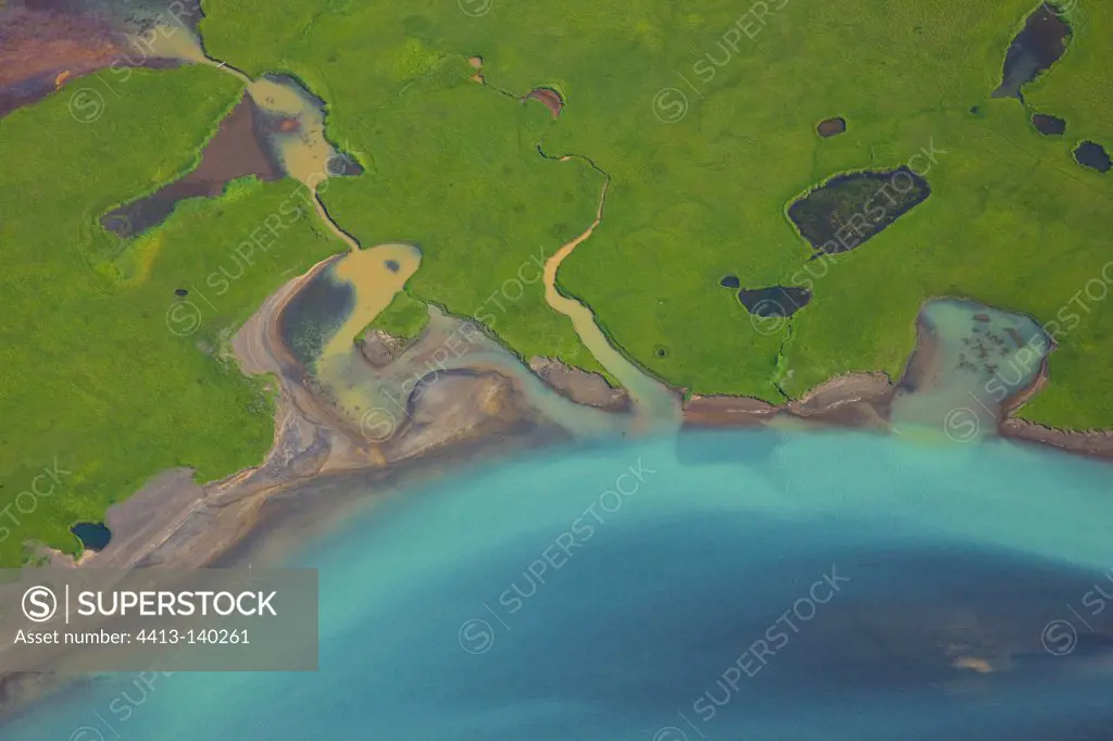 Melting of glaciers and the river Ölfus south of Iceland