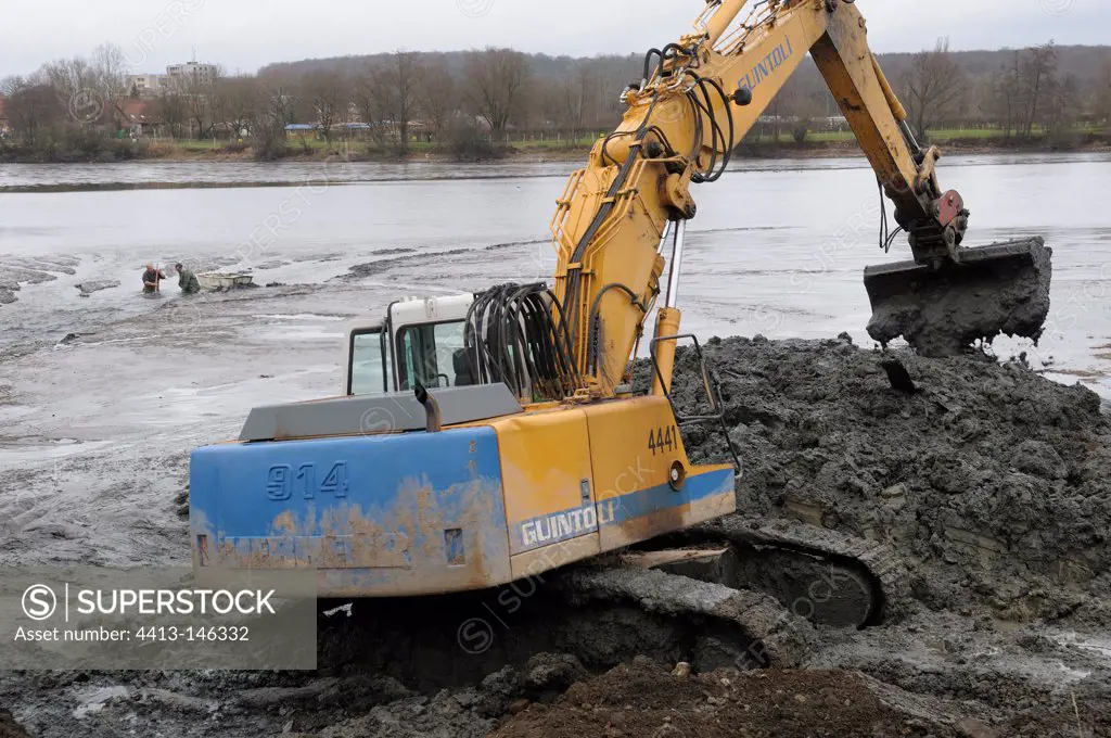 Desilting and rehabilitation of the pond Forges France