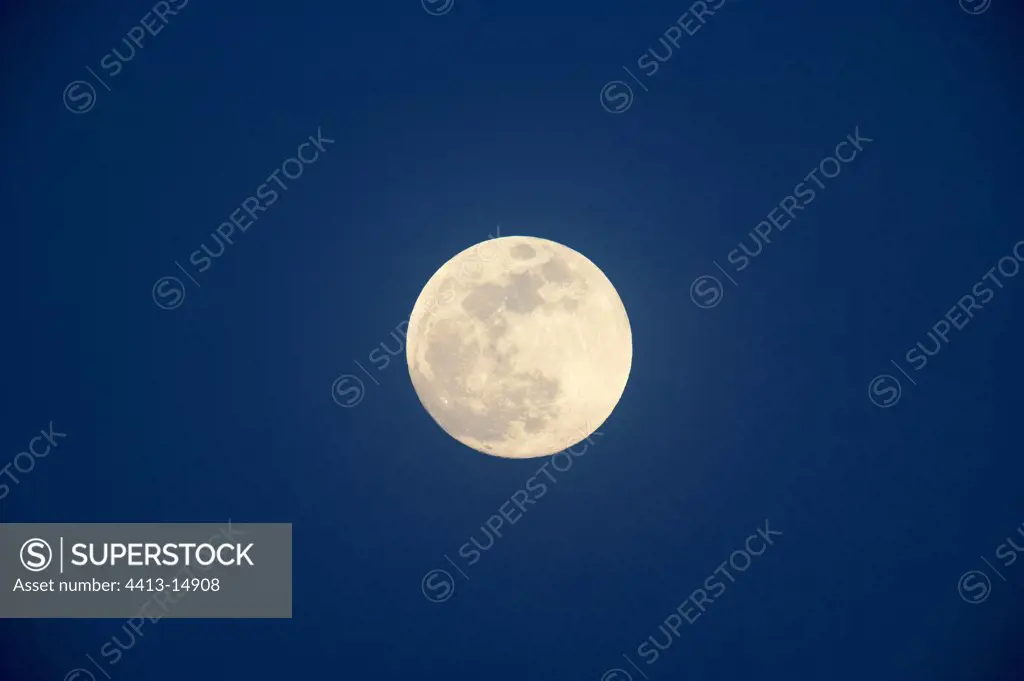 Full moon on the reserve of Masaï Mara Kenya