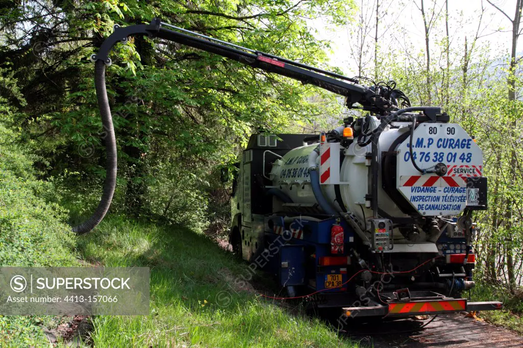 Emptying a septic tank Saint-Etienne-de-Crossey France