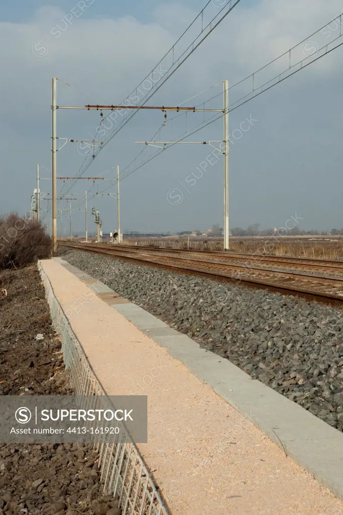 Geotextile against the growth of vegetation near a railroad