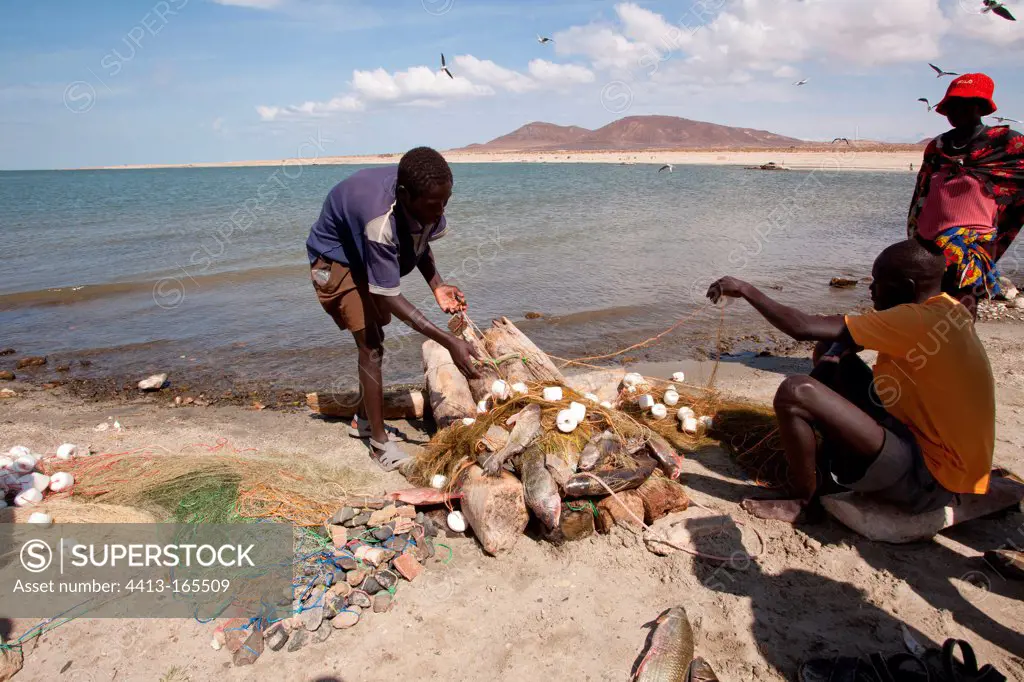 Turkana fishermen on the shores of Lake Turkana