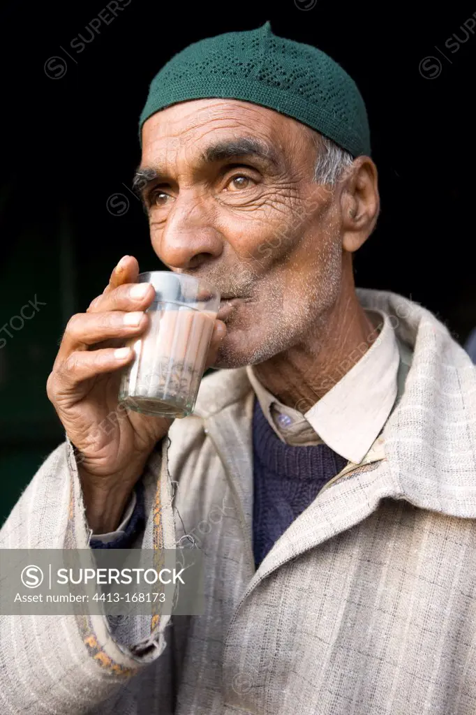 Man drinking tea to the bus station in Srinagar India