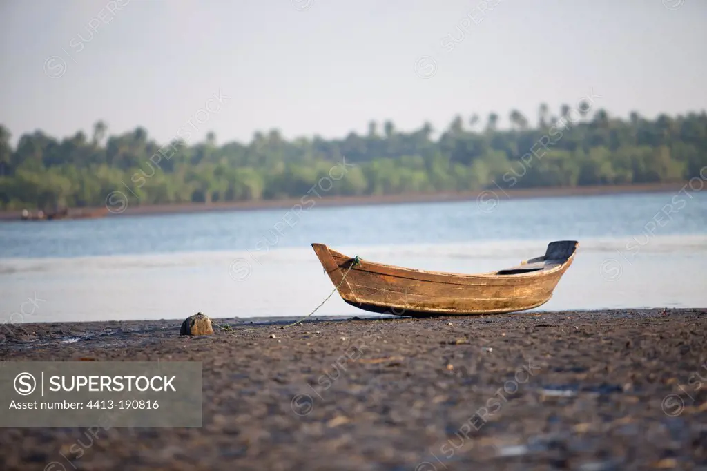 Boat put ashore in Burma