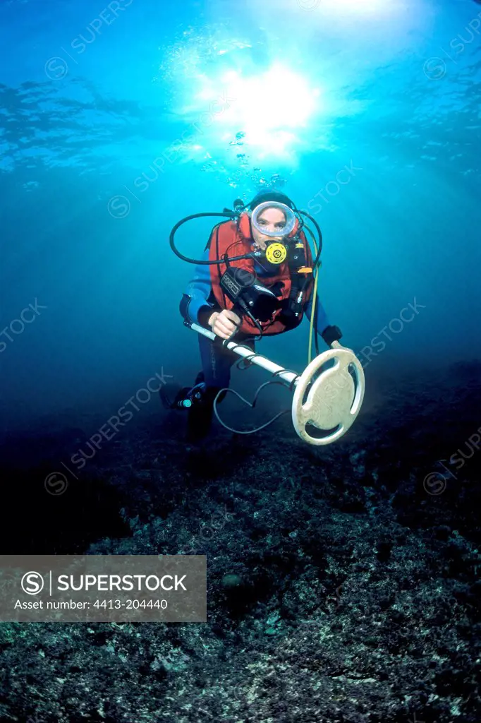 Professional diver and detector Antibes France