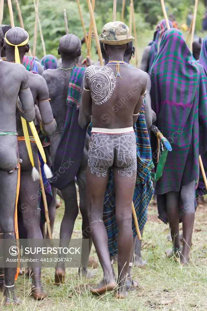 Back shot of Surma warriors during Donga ceremony