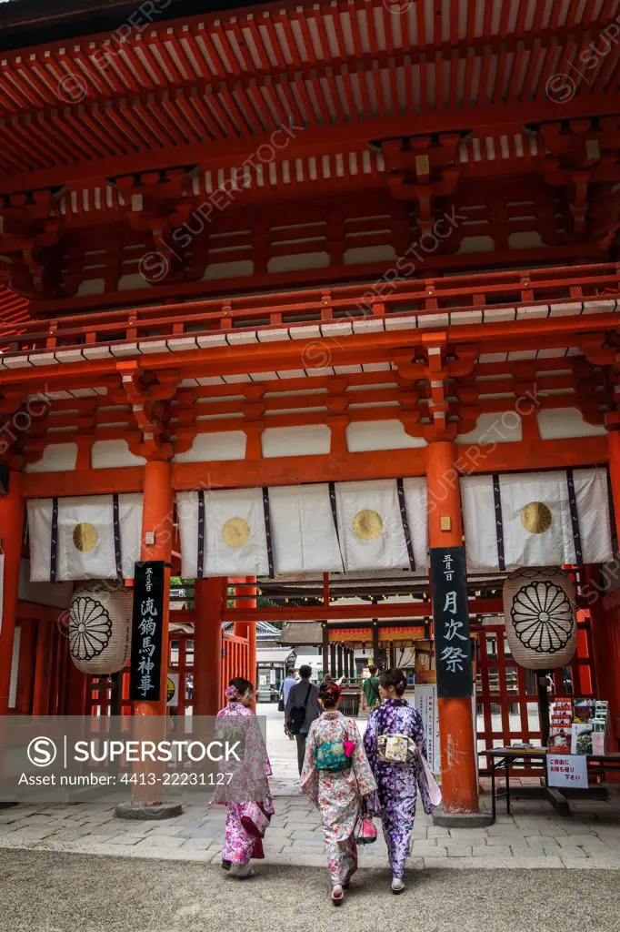 Kimono walk at the entrance to Shimogamo Jinja Temple, Kyoto, Japan
