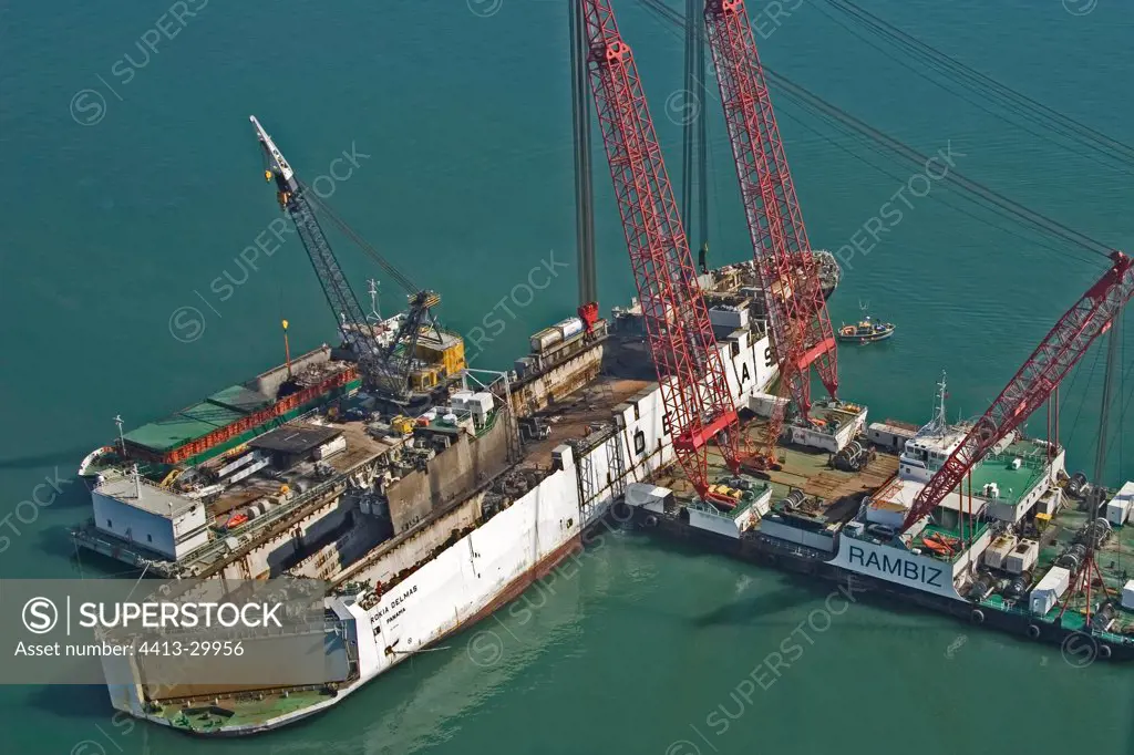 Dismantling of the container ship Rokia Delmas France