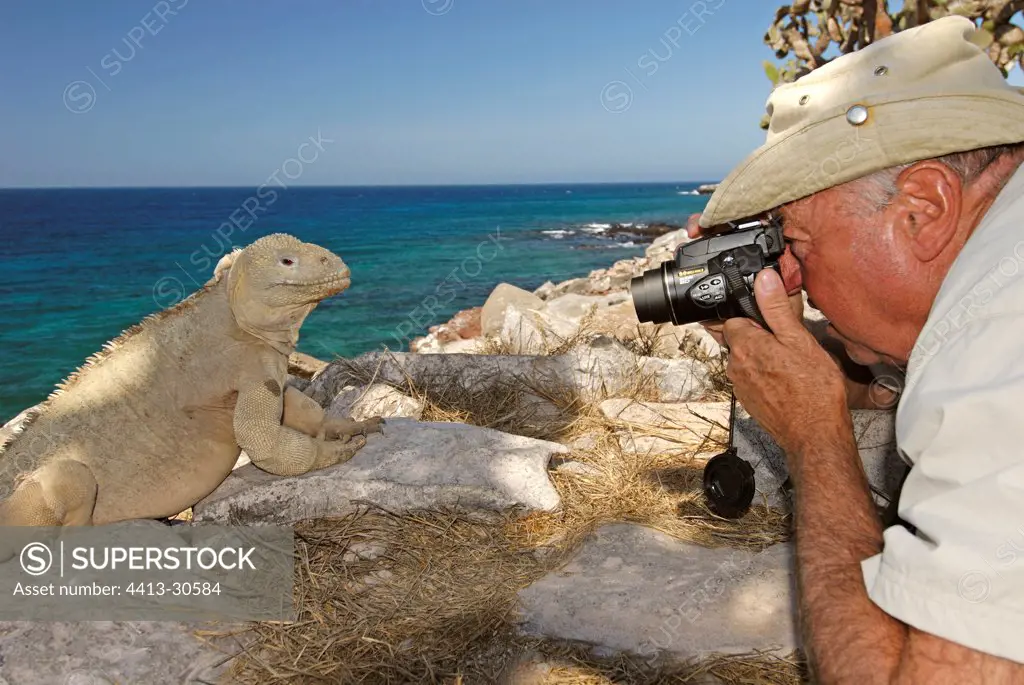 Photographer in front of a land Iguana Galapagos