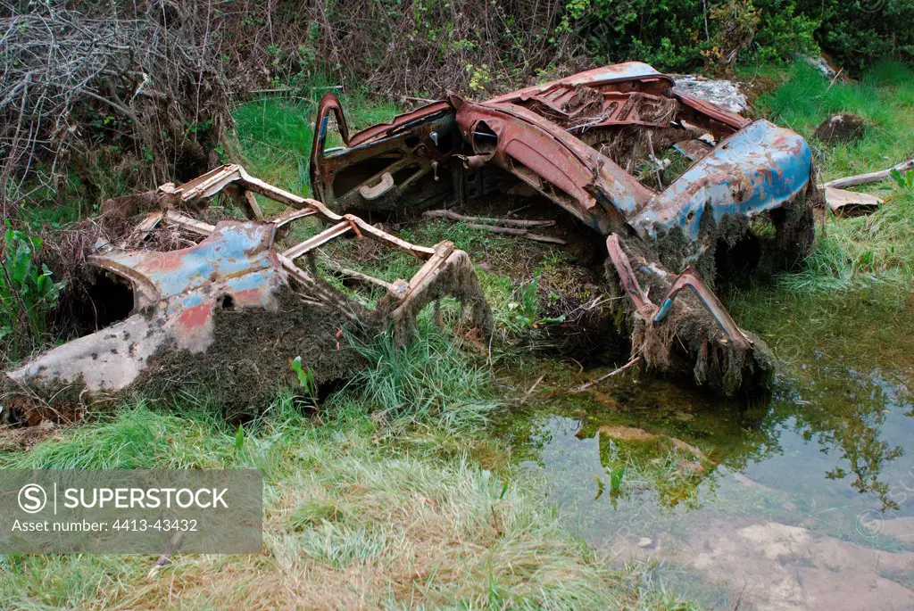 Car wreckage by the river 'Fontgraze'