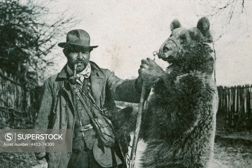 Pyrenean Bear leader showing a bear in 1910 France