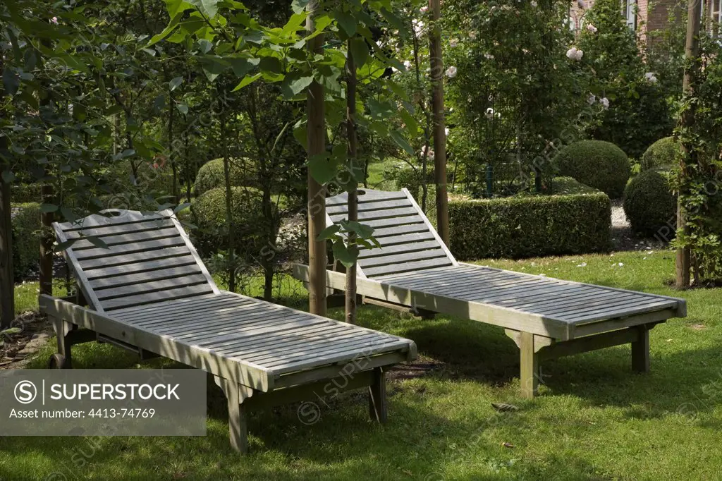 Two deckchairs in a garden