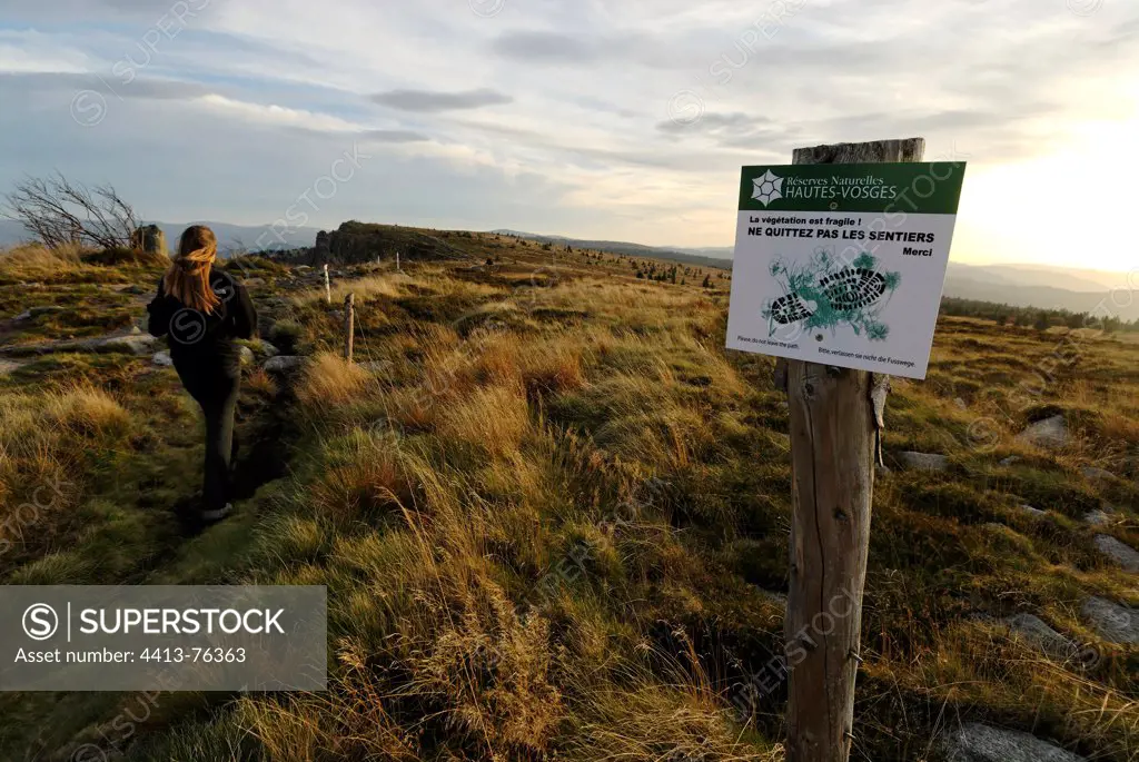 Sign 'Do not leave the trails' Gazon du Faing