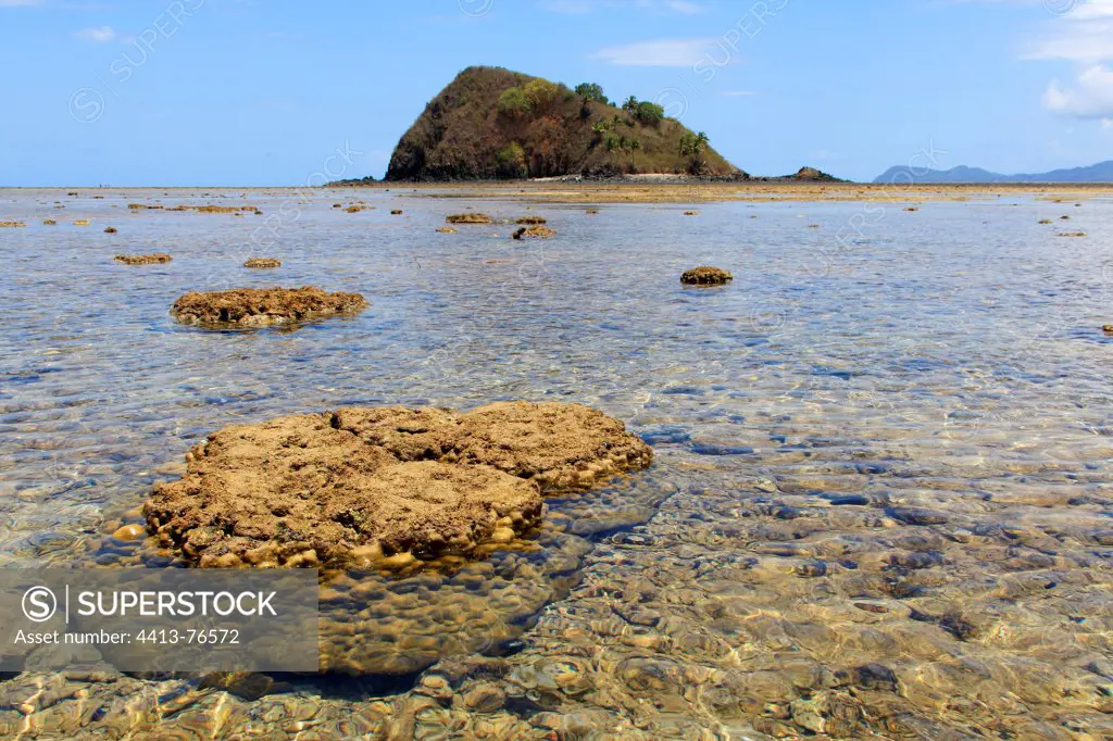 Fringing reef emerged during a high tide Mayotte