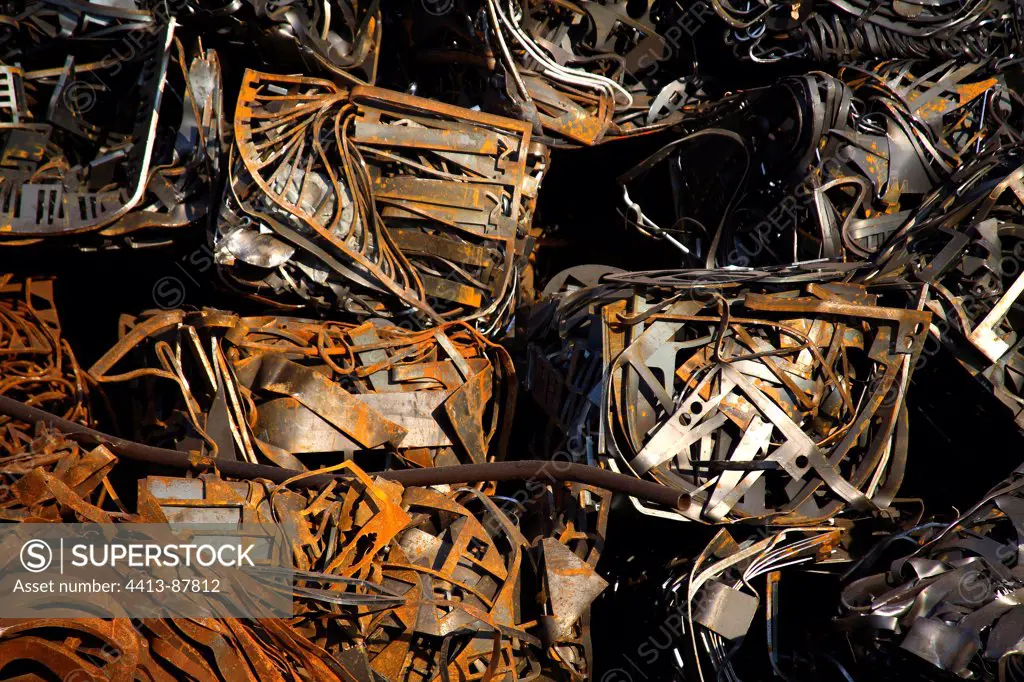 Metals compressed in a centre of recycling