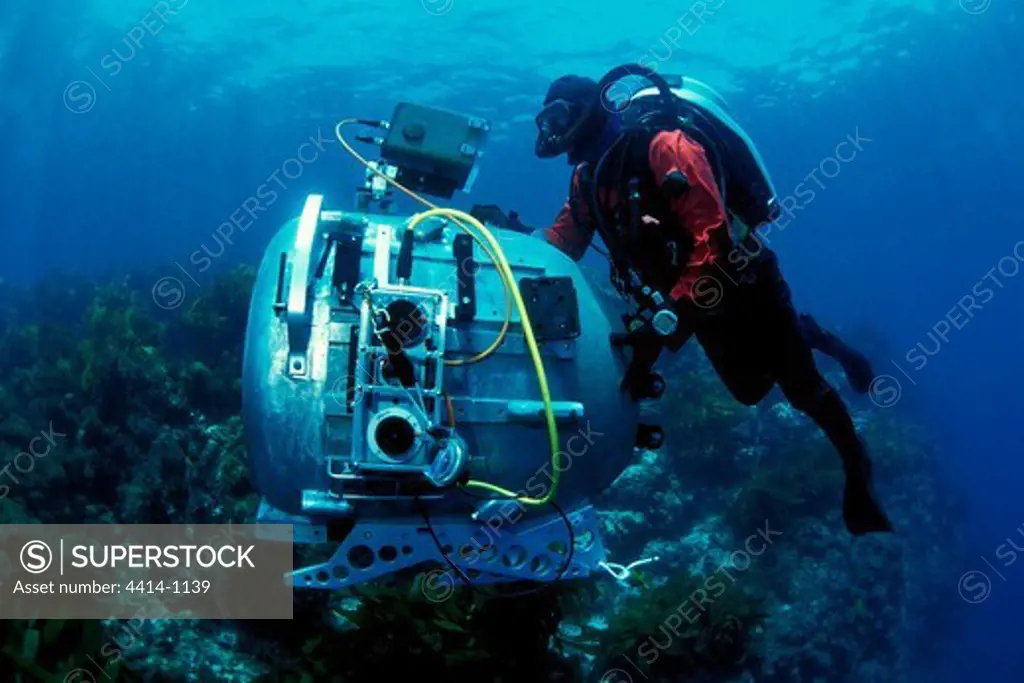 USA, California, Scuba diver using mixed-gas rebreather technology to film marine wildlife