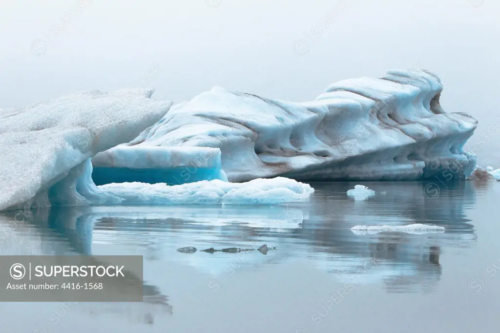 Icebergs in a glacial lake, Jokulsarlon Lagoon, Iceland