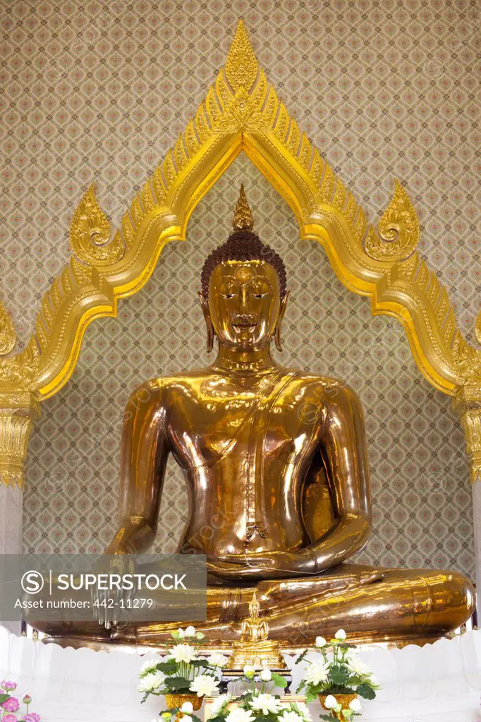Golden Buddha Statue in a temple, Wat Traimit, Bangkok, Thailand