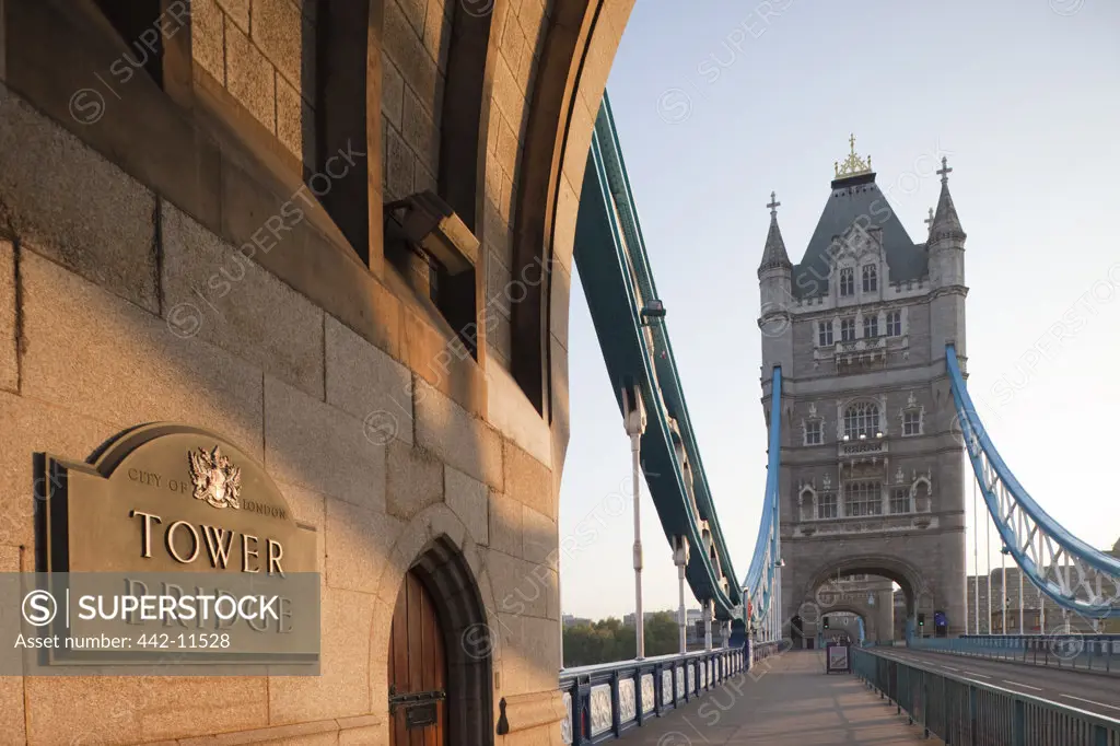 UK, England, London, Tower Bridge, memorial plaque and pedestrian walkway