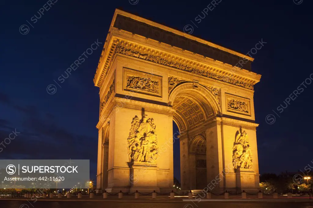 Triumphal arch in a city, Arc De Triomphe, Paris, Ile-de-France, France