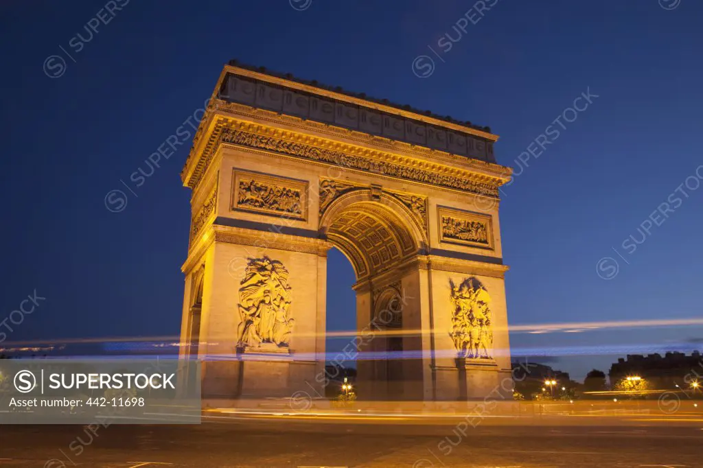 Triumphal arch in a city, Arc De Triomphe, Paris, Ile-de-France, France