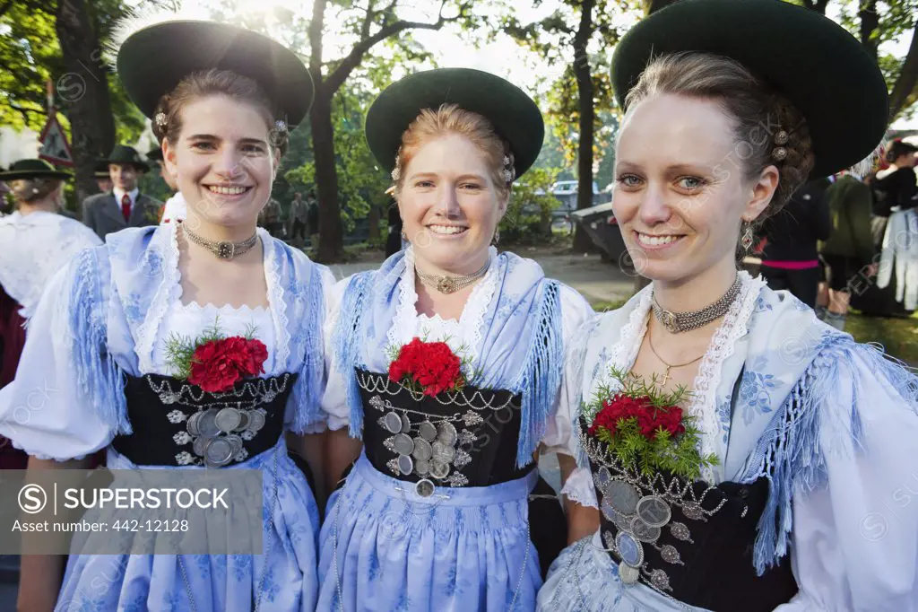 Mid adult women during Oktoberfest festival, Munich, Bavaria, Germany