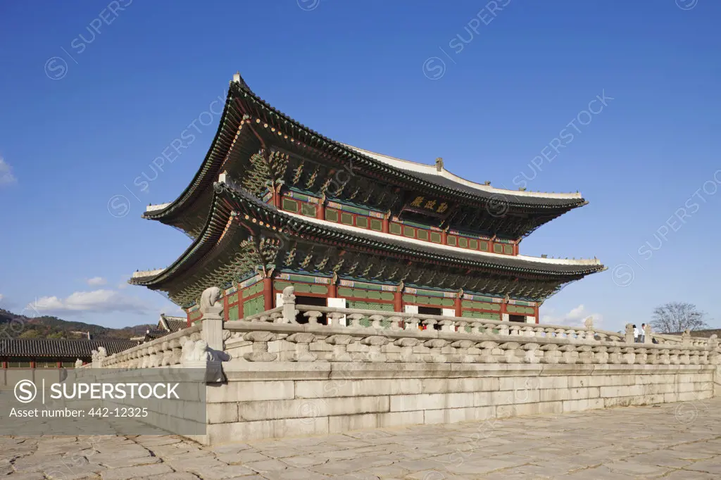 Facade of a throne hall, Geunjeongjeon Hall, Gyeongbokgung Palace, Seoul, South Korea