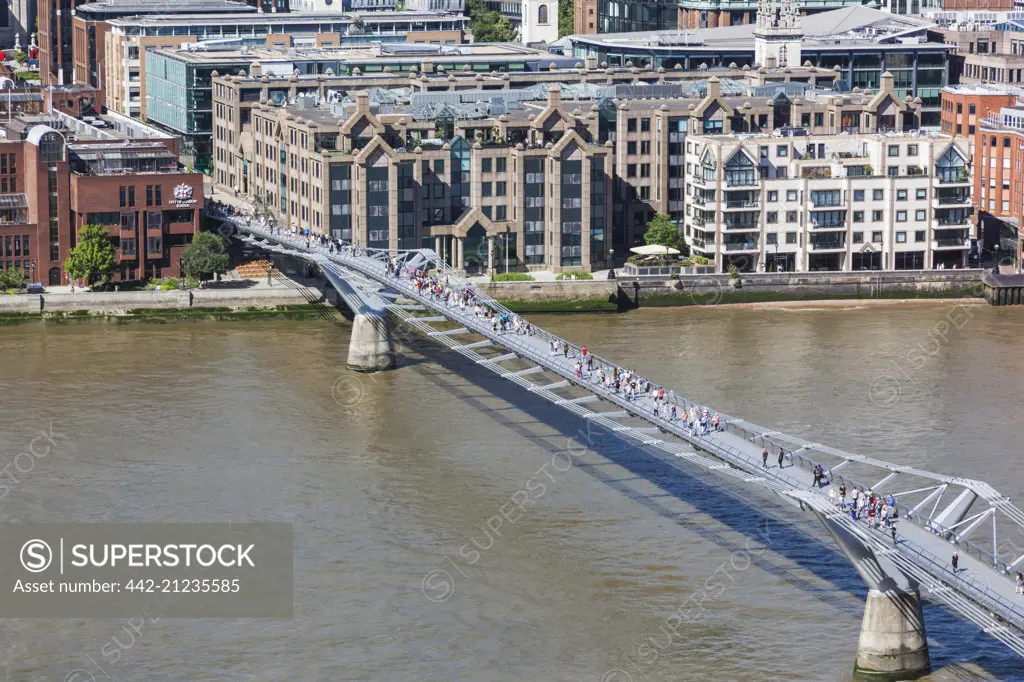England, London, Millenium Bridge and River Thames