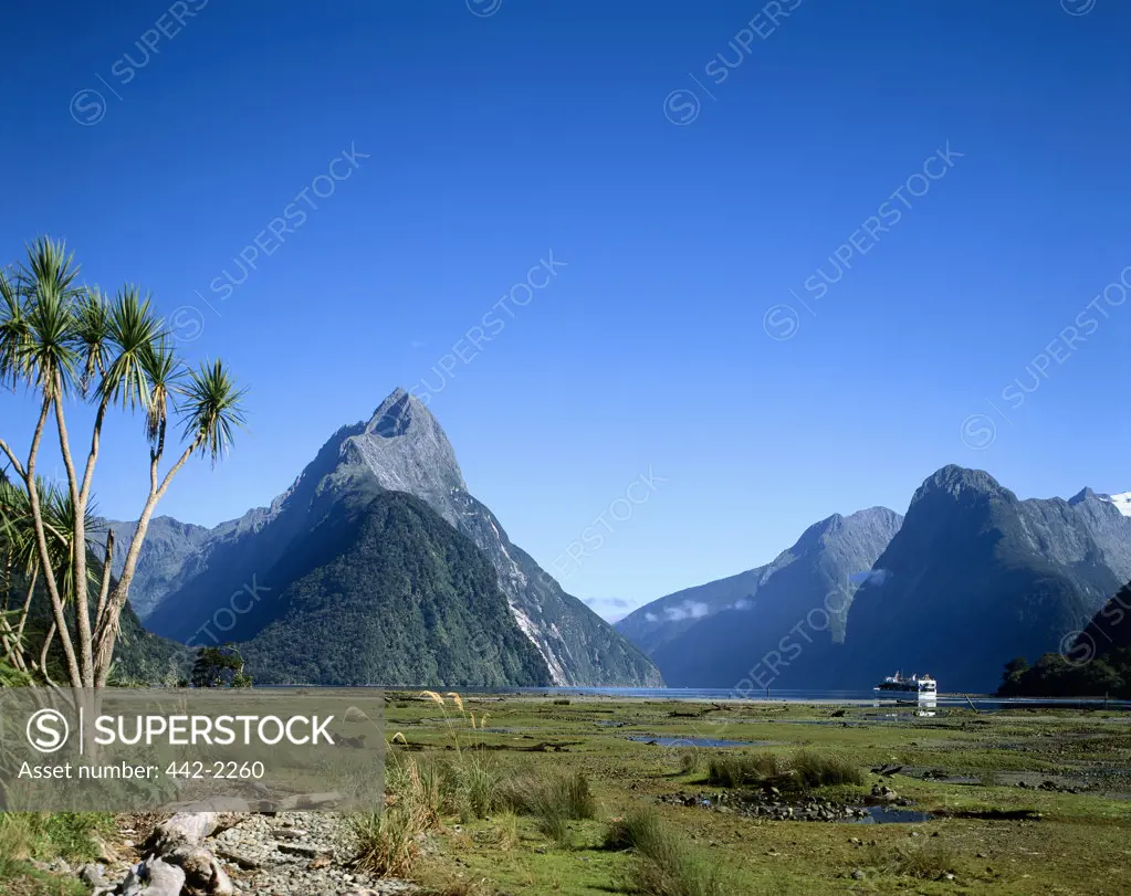 Mountain range along the sea, Milford Sound, South Island, New Zealand