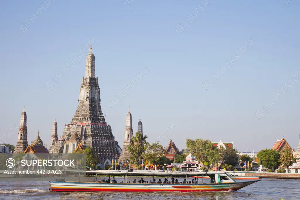 Wat Arun (Temple of Dawn) and Chao Phraya River, Bangkok, Thailand