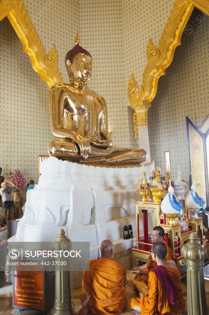 Golden statue of Buddha in Wat Traimit (also known as the Golden Buddha Temple), Bangkok, Thailand