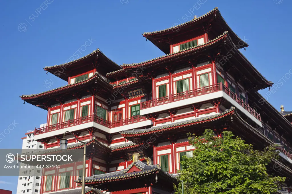 Low angle view of a building, Buddha Tooth Relic Temple and Museum, Chinatown, Singapore