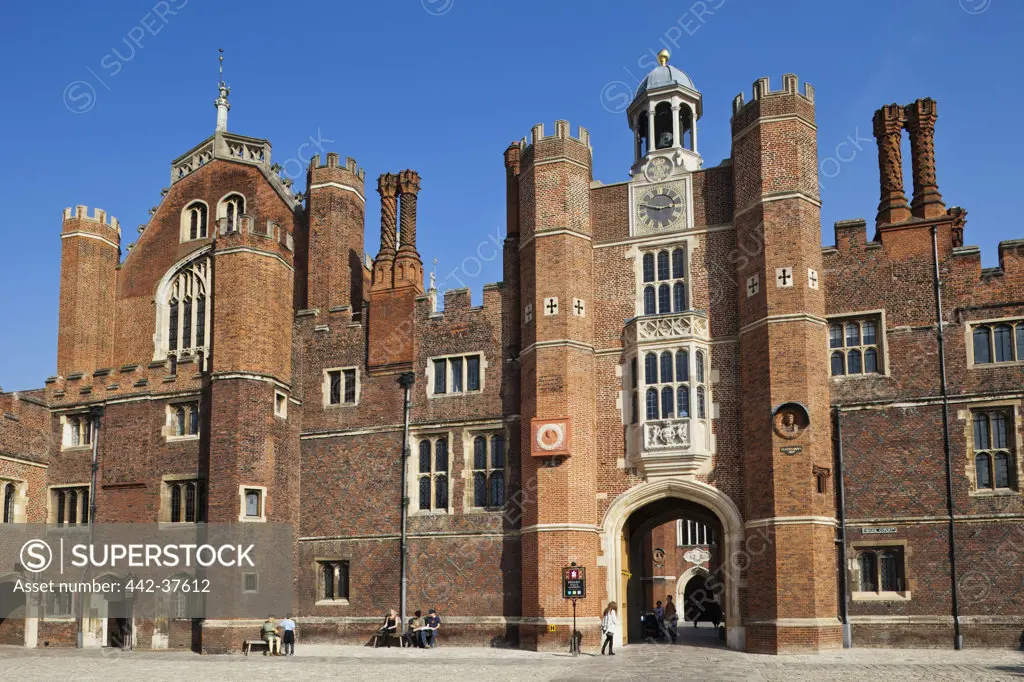 UK, England, London, Surrey, Hampton Court Palace, Anne Boleyn's Gate