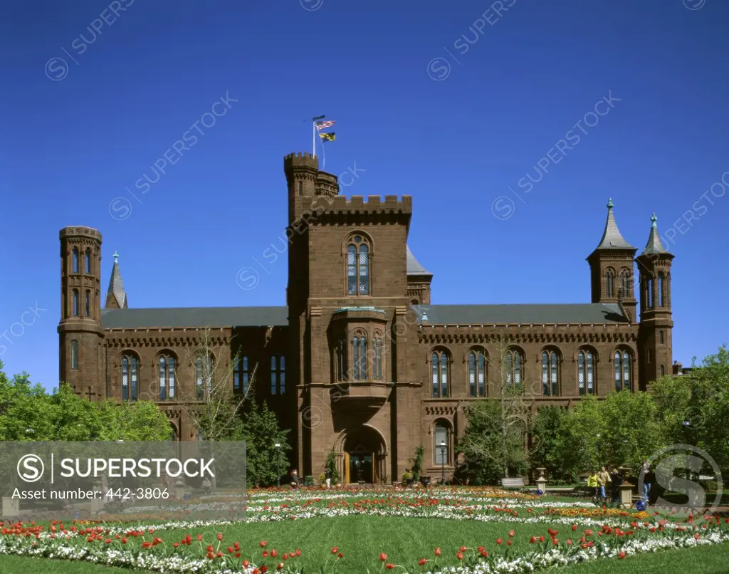 Facade of a museum, Smithsonian Institution, Washington DC, USA