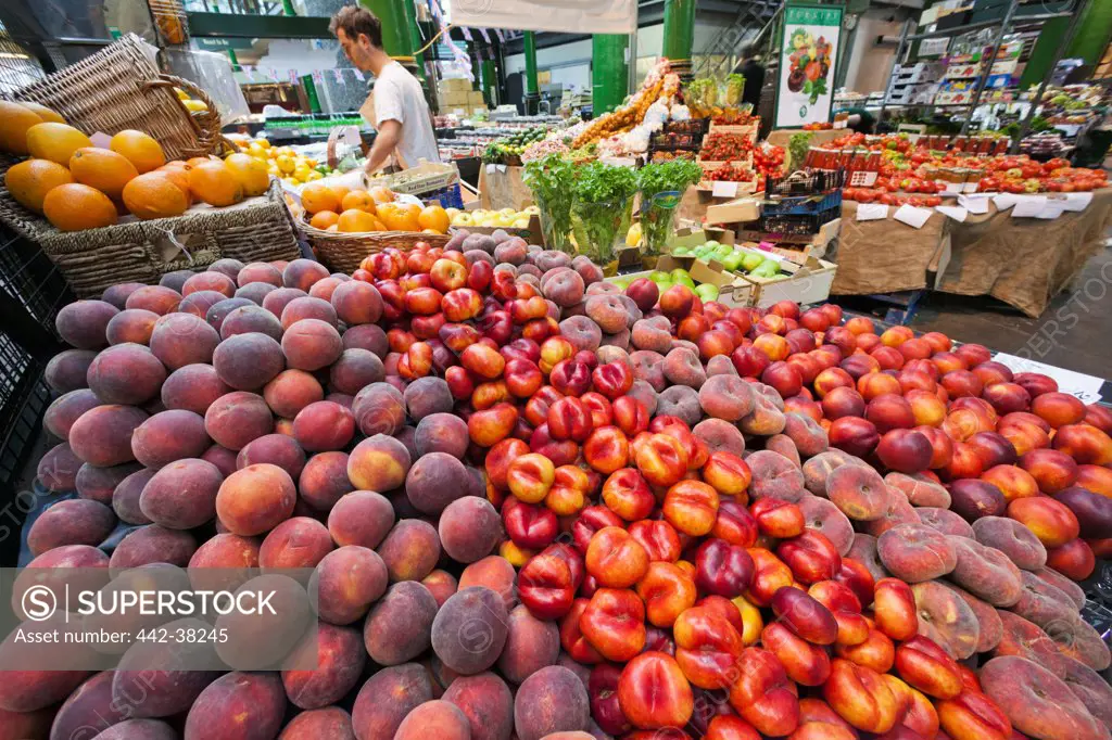 UK, London, Southwark, Borough Market, Display of Peaches and Nectarines
