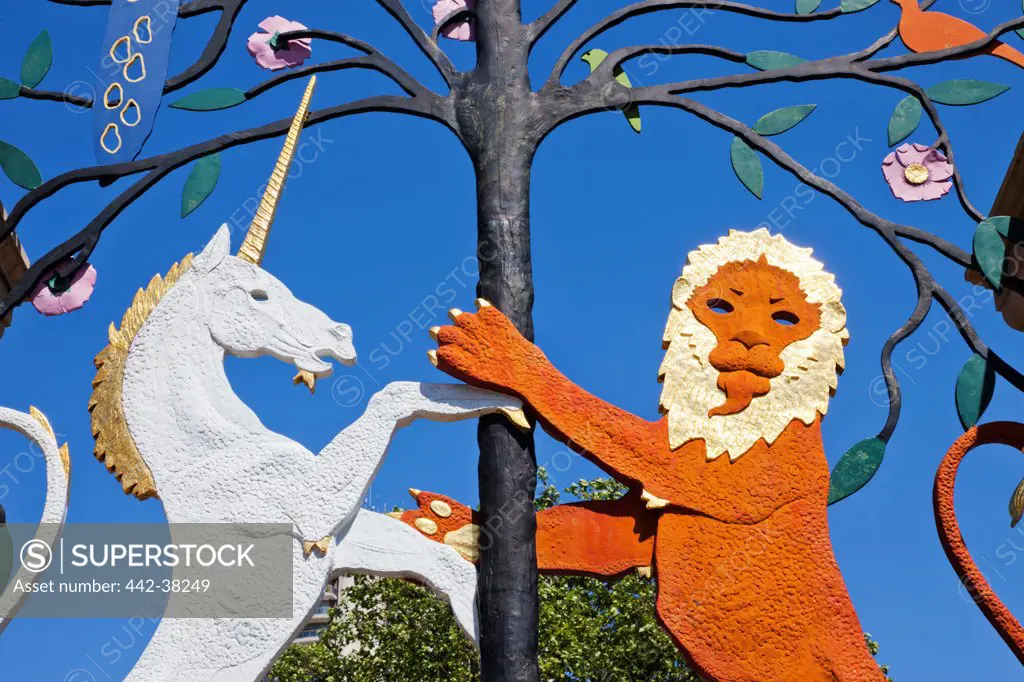 UK, London, Hyde Park, Queen Elizabeth Gate, Detail of Lion and Unicorn