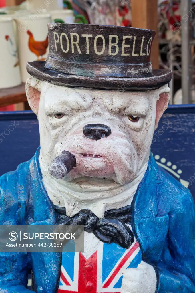 UK, London, Nottinghill, Portobello Road, Bulldog Statue