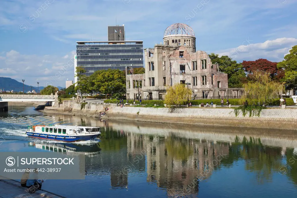 Japan, Kyushu, Hiroshima, Peace Memorial Park, A-Bomb Dome and Motoyasugawa River